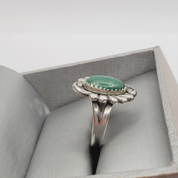 Genuine Green Turquoise Navajo Native American Sterling Silver Vintage Ring - Picture 3 of 5
